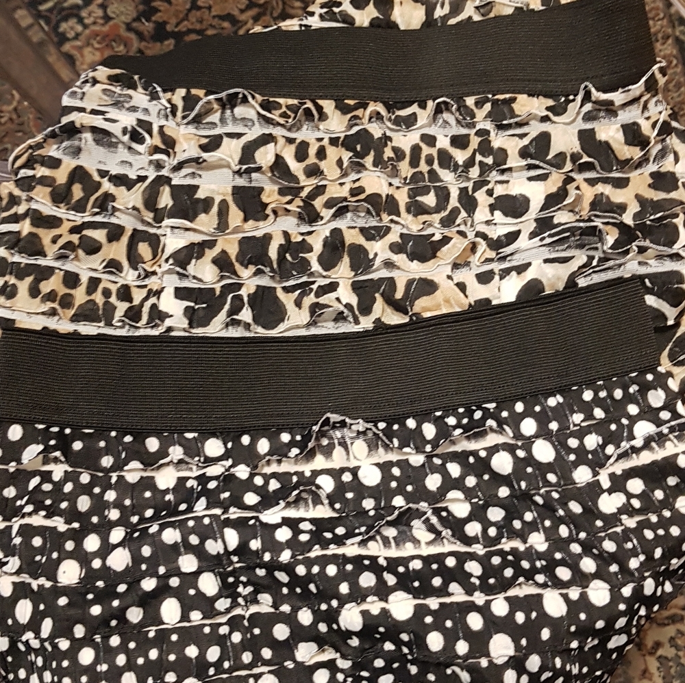 Bundle mini ruffled skirts